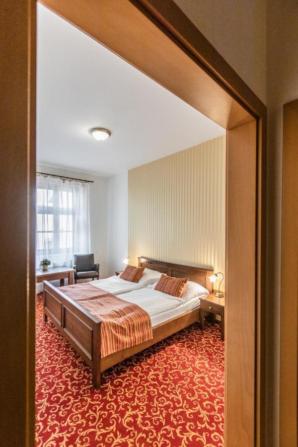 Hotel U Zlateho Kohouta Kromeriz Luaran gambar