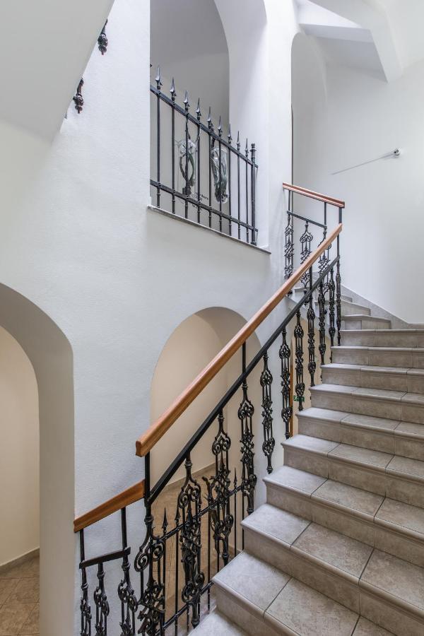 Hotel U Zlateho Kohouta Kromeriz Luaran gambar