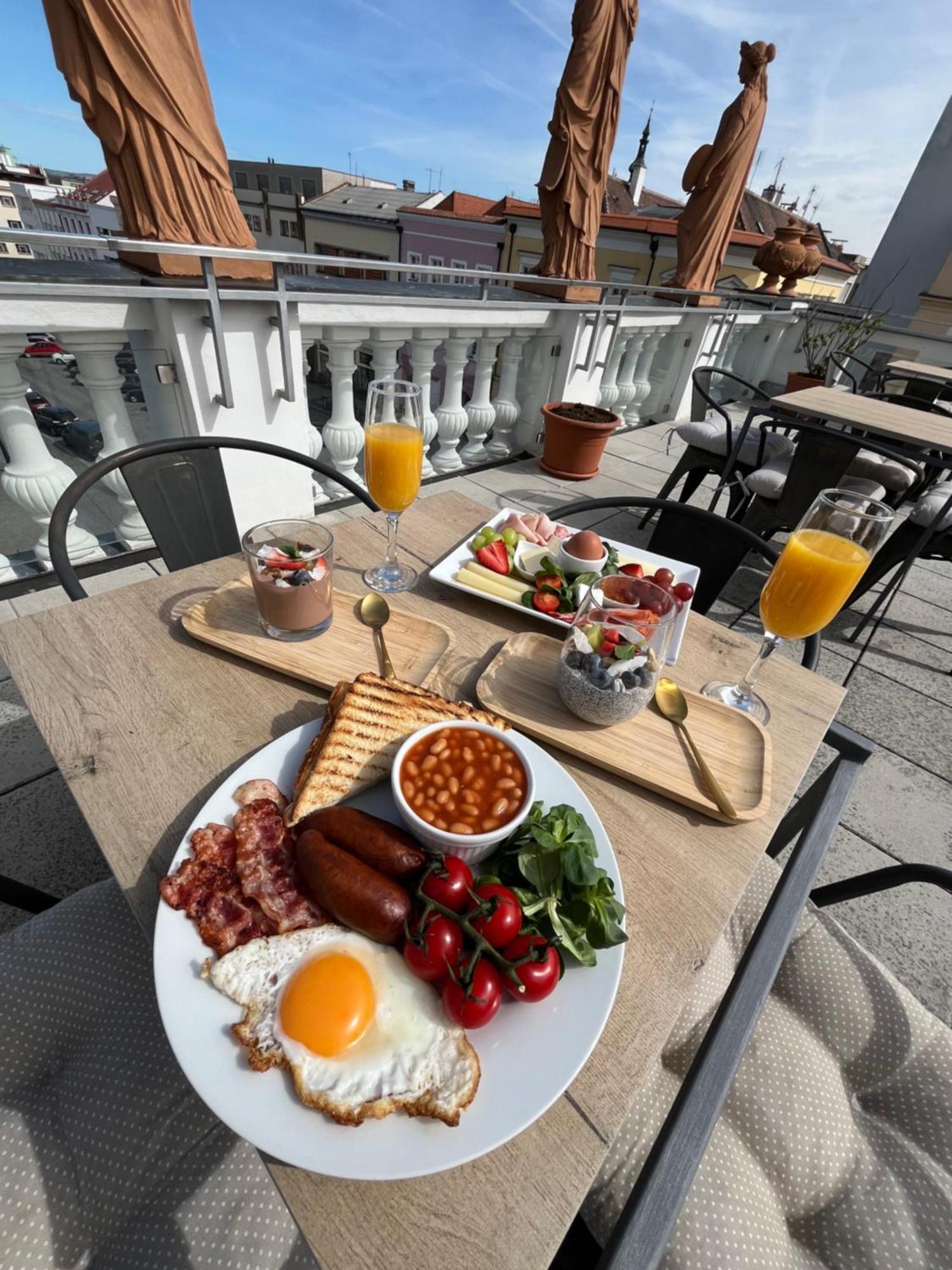 Hotel U Zlateho Kohouta Kromeriz Luaran gambar