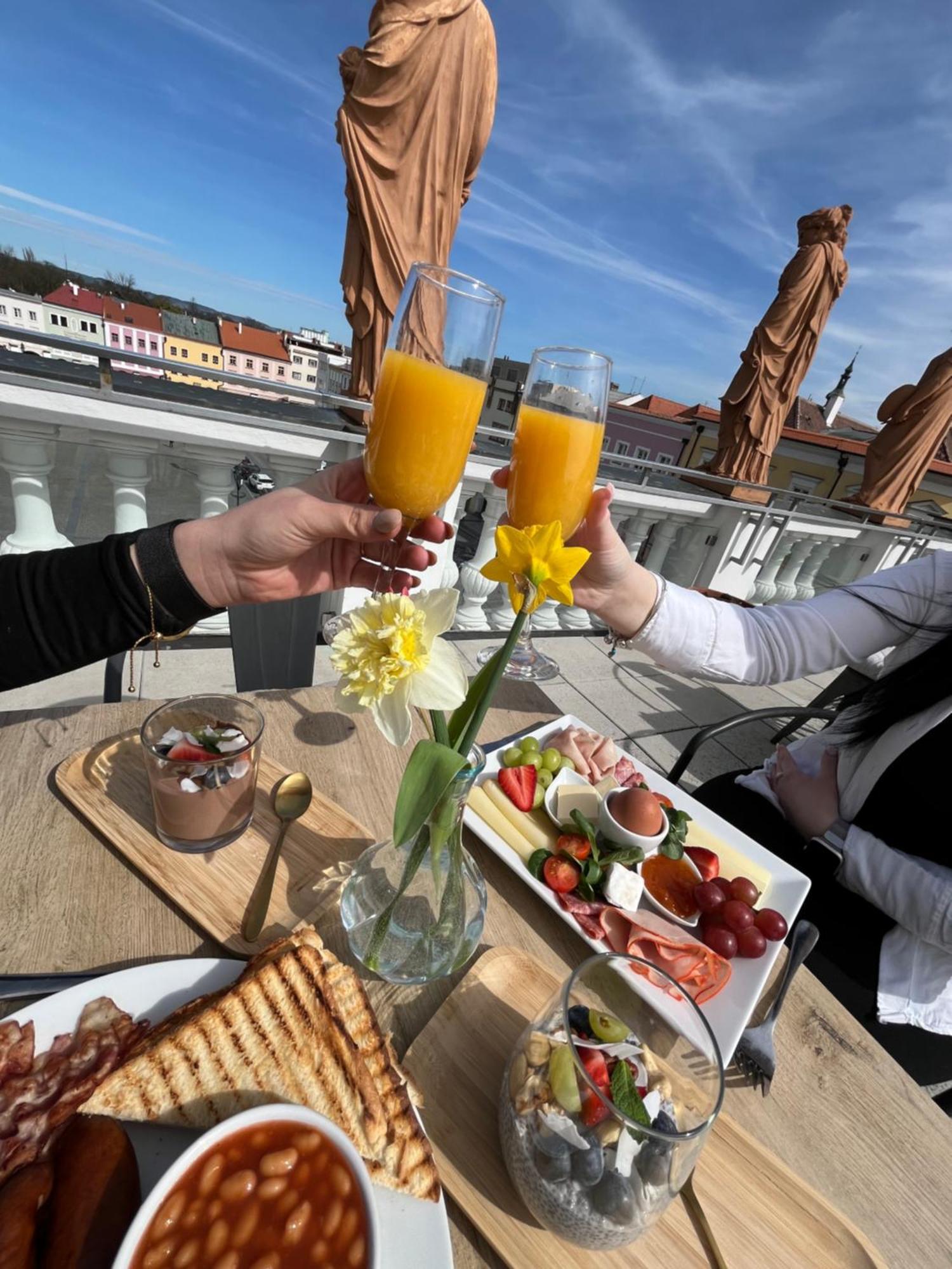 Hotel U Zlateho Kohouta Kromeriz Luaran gambar