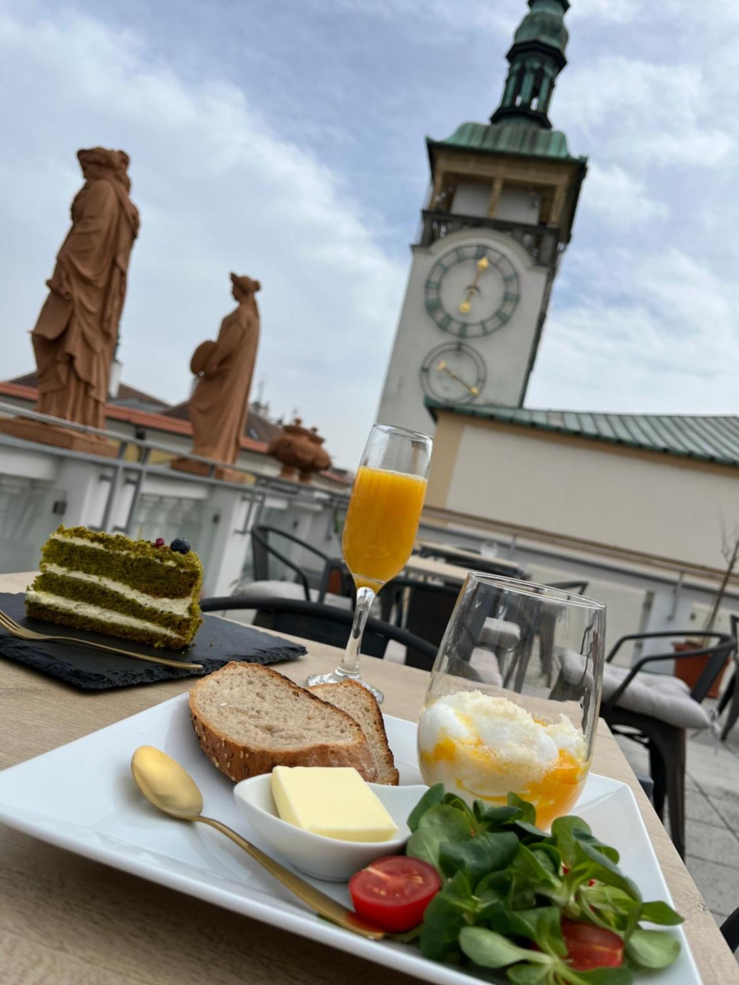 Hotel U Zlateho Kohouta Kromeriz Luaran gambar