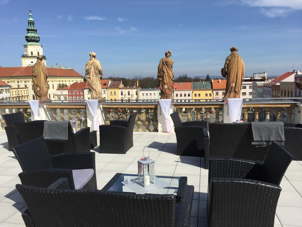 Hotel U Zlateho Kohouta Kromeriz Luaran gambar