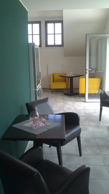 Hotel U Zlateho Kohouta Kromeriz Luaran gambar