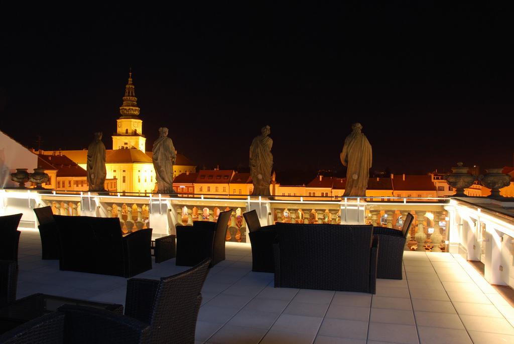 Hotel U Zlateho Kohouta Kromeriz Luaran gambar