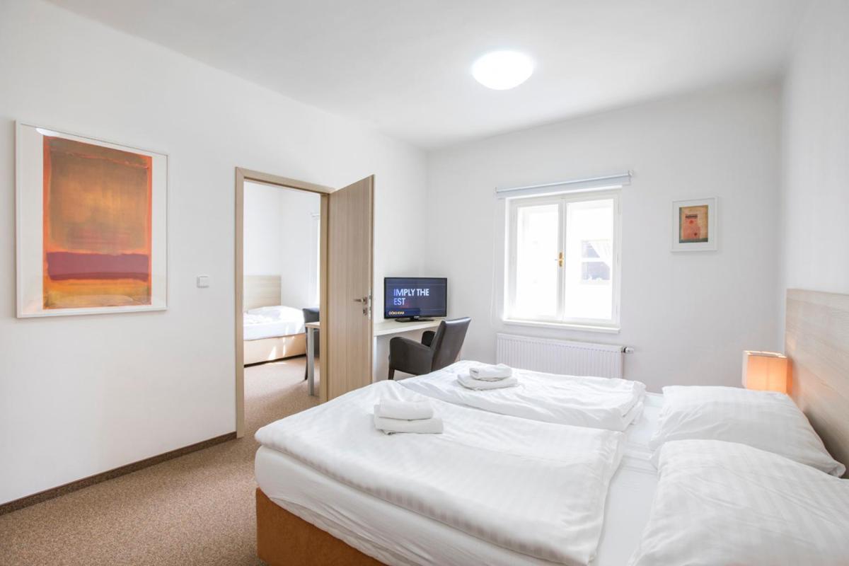Hotel U Zlateho Kohouta Kromeriz Luaran gambar