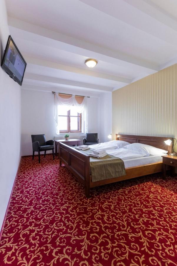 Hotel U Zlateho Kohouta Kromeriz Luaran gambar