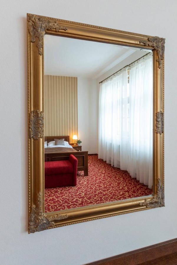 Hotel U Zlateho Kohouta Kromeriz Luaran gambar